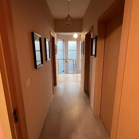 Euro House * בורגאס