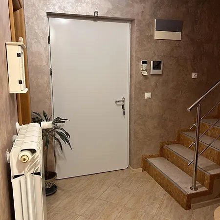 Euro House * בורגאס