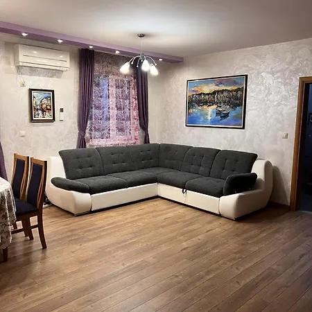 Euro House * בורגאס
